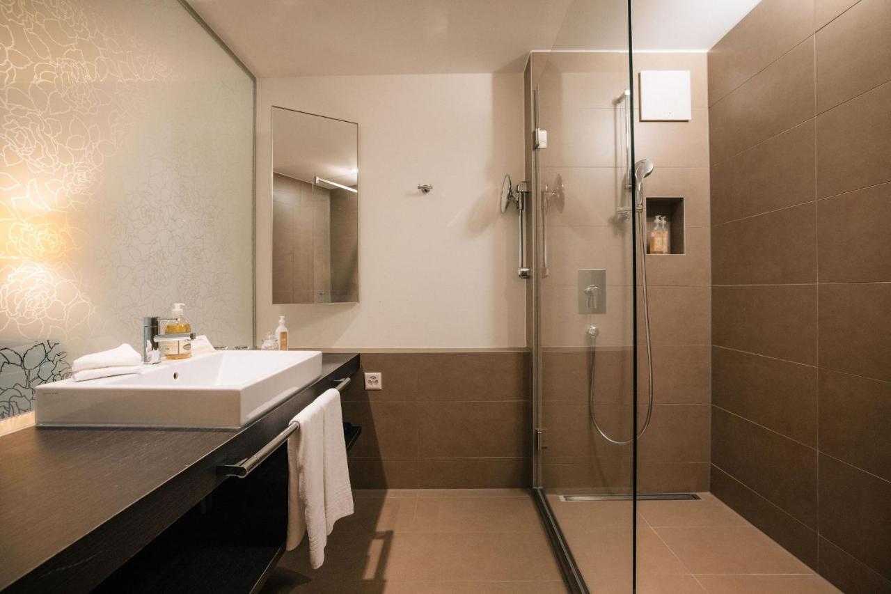 Hotel Schloss Huenigen Конольфинген Экстерьер фото