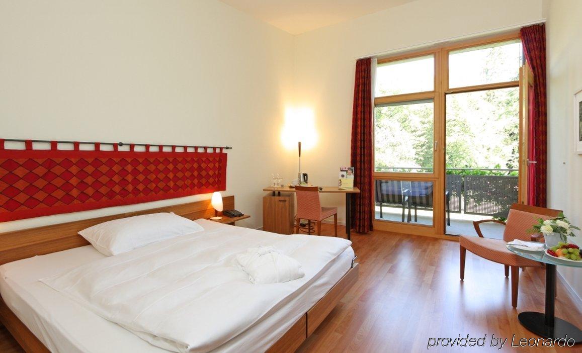 Hotel Schloss Huenigen Конольфинген Номер фото