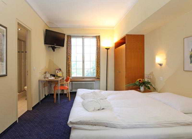 Hotel Schloss Huenigen Конольфинген Экстерьер фото