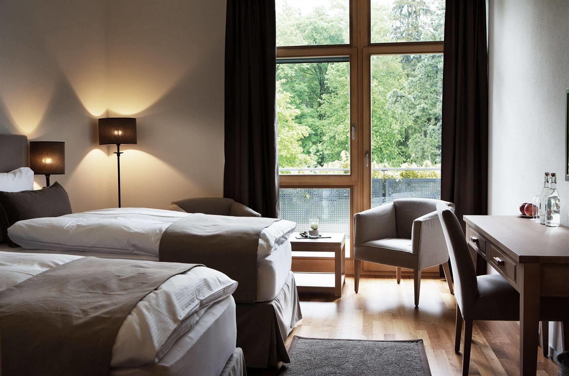 Hotel Schloss Huenigen Конольфинген Экстерьер фото